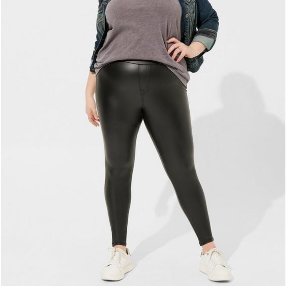 Sexy shimmery pleather like leggings